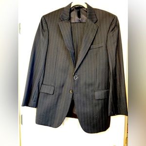 Jos A Bank Signature Collection pin striped Suit. Size 40R pants sz 36/32.